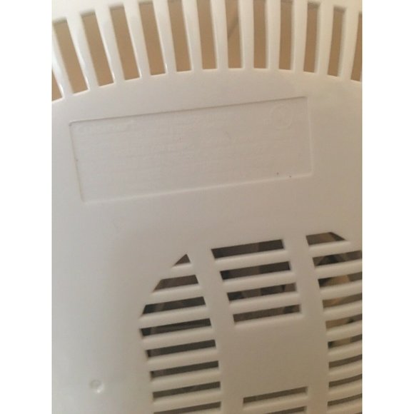 Cuisinart Frozen Yogurt Ice Cream & Sorbet Maker -MAKES 1.5 QUARTS /AUTOMATIC‎ - Picture 6 of 7